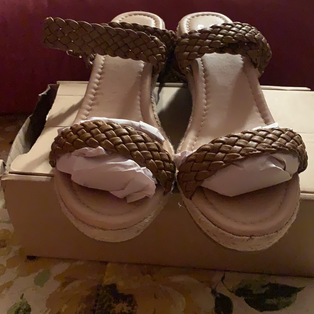 NEW SHOES! NEW SHOES! - Picture 2 of 4
